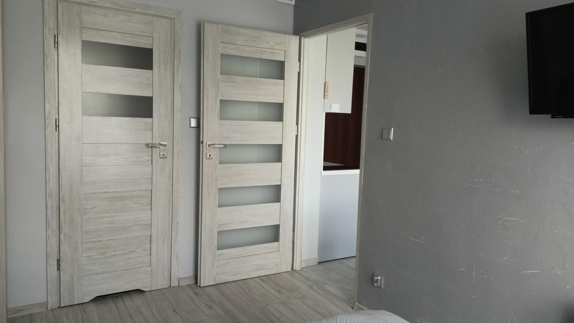 Apartment 84