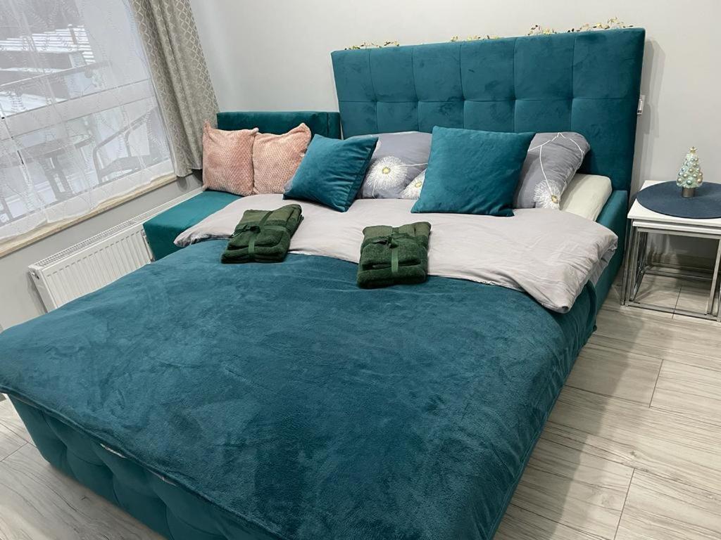 Apartment 84 *